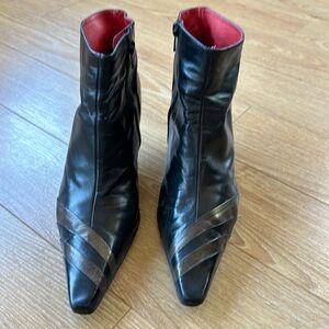 Spanish leather bootie, black with gold leather trim. Side zip, size 9.5